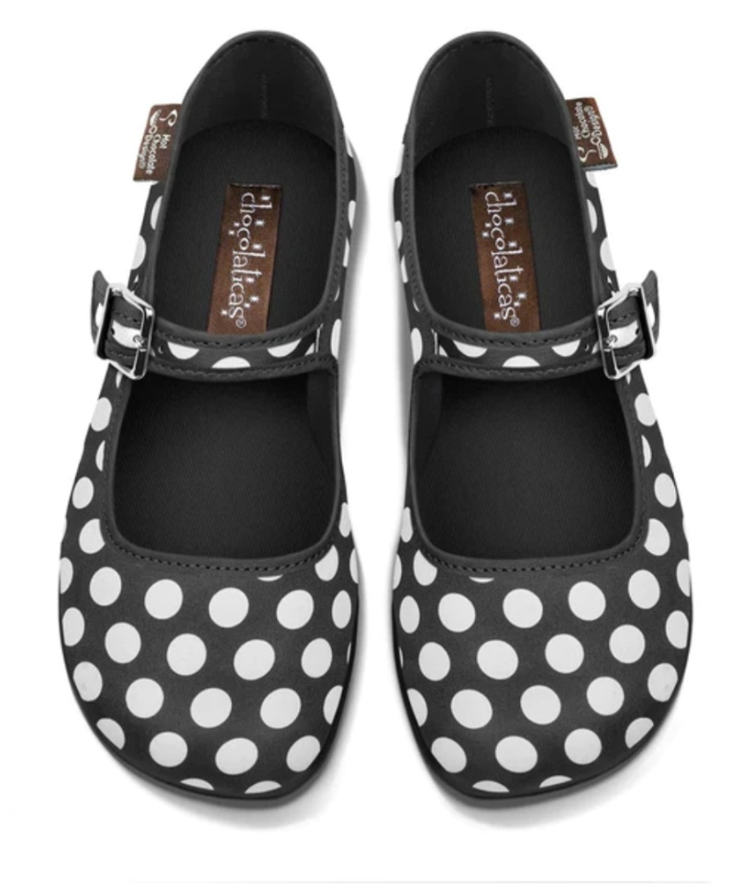 Black Polka Mary Jane Sko fra Hot Chocolate Design. Sorte sko med hvide prikker.